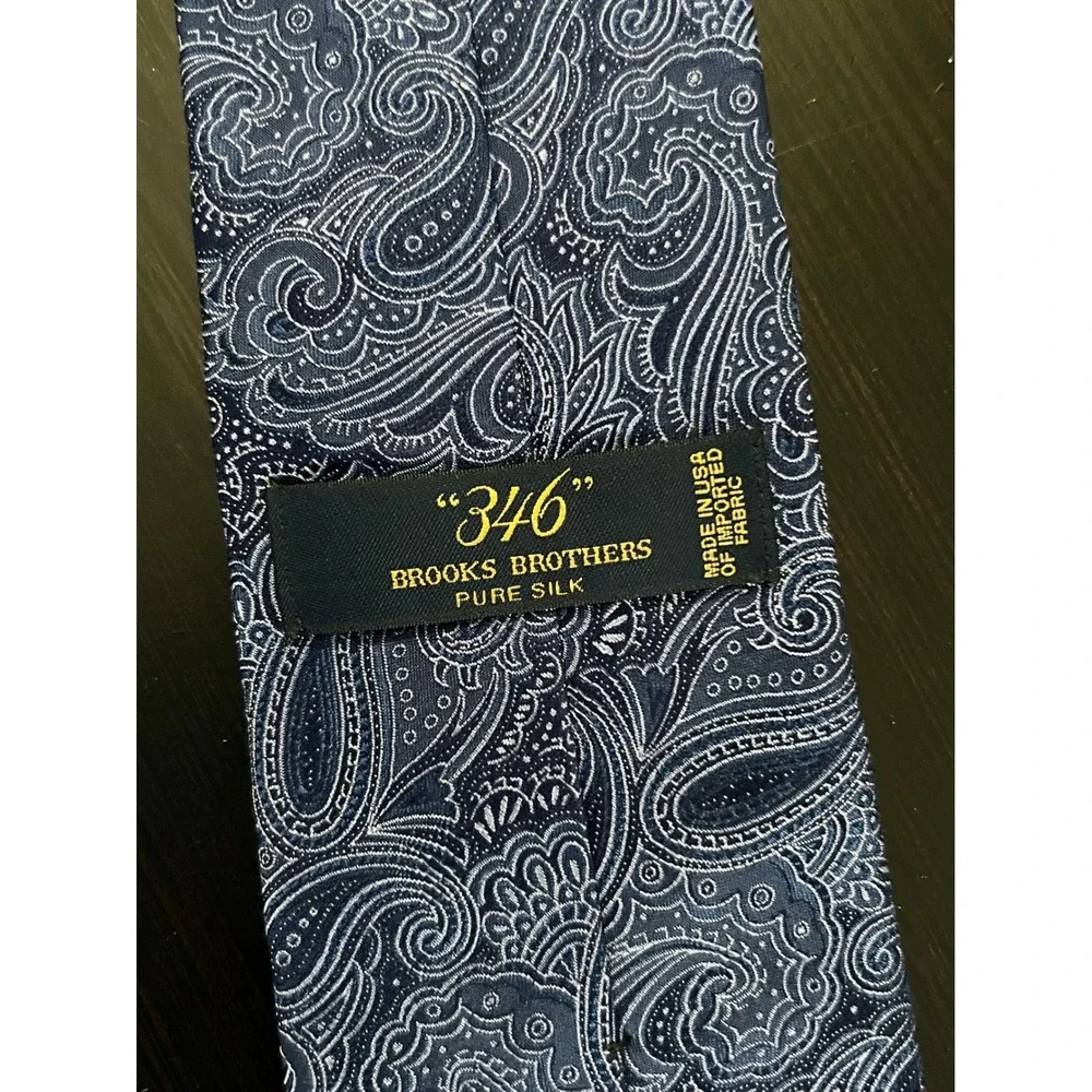 Brooks Brothers offers width